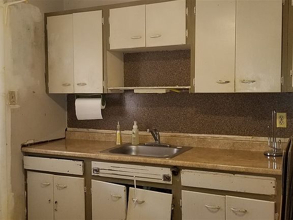 5th image of 608 E Bustamante St