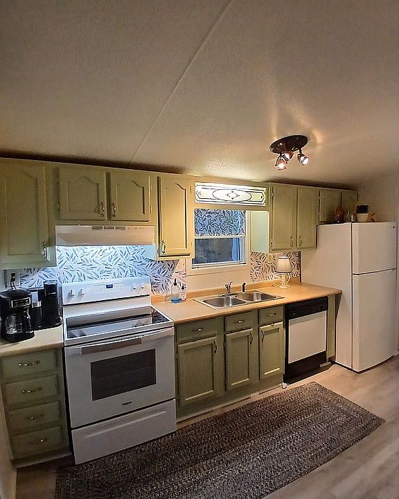 2nd image of 9876 E Concord Cir