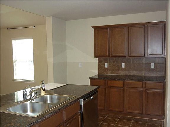 4th image of 1054 Churchill Dr