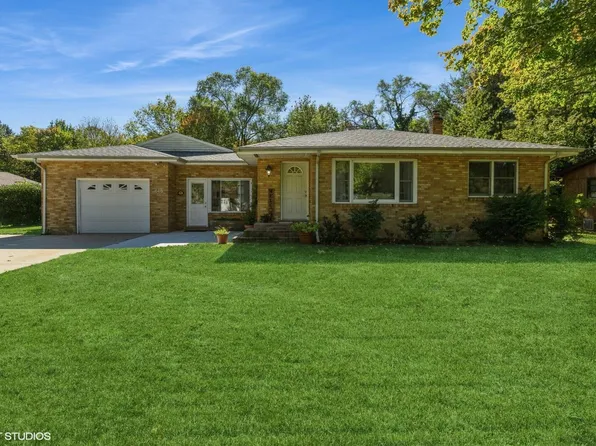 648 Miller Ln, Saint Joseph, MI 49085