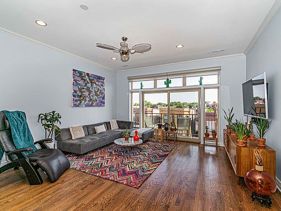 2nd image of 2734 W Belmont Ave APT 4