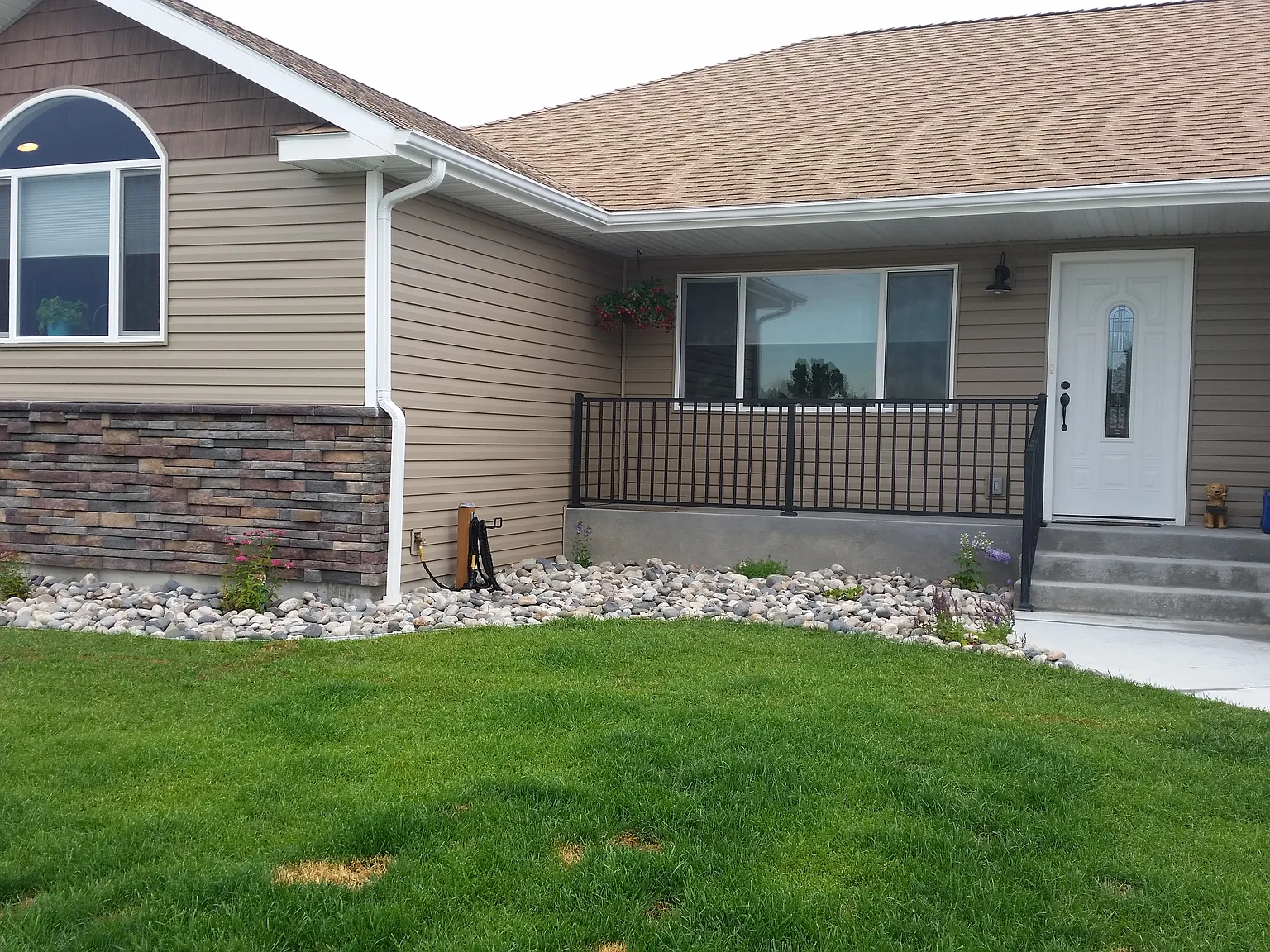 4 bed, 2000 sqft, $2,300 — Photo 1