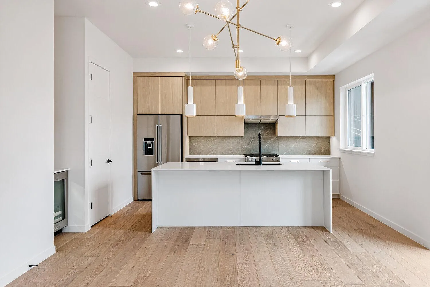 1718 Irving St — Photo 2