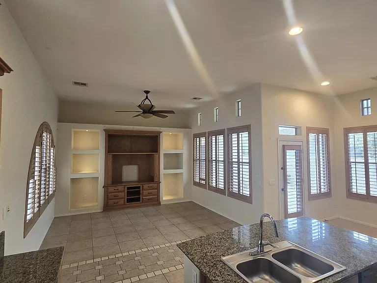 4039 N Park St — Photo 22