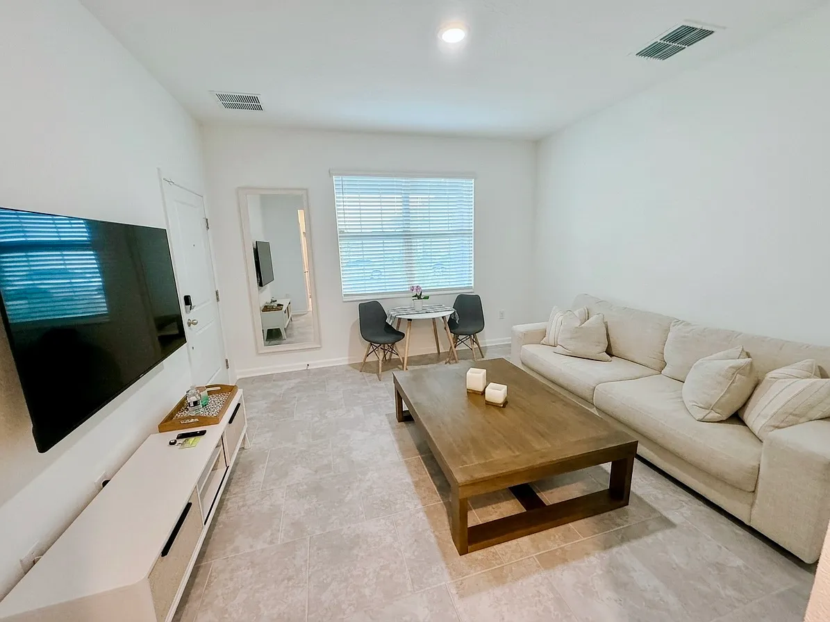 1 bed, 650 sqft, $1,387 — Photo 1