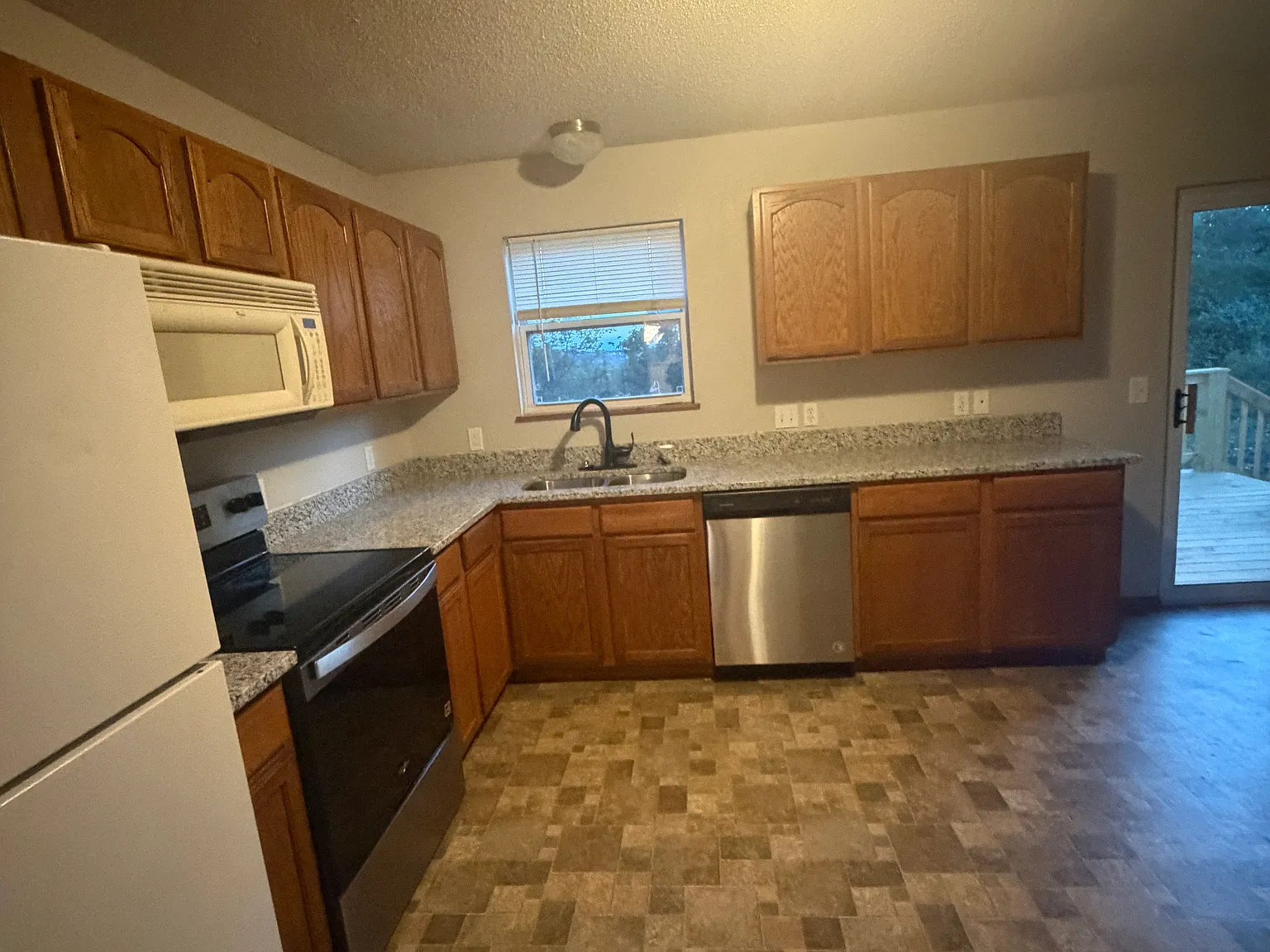 4 bed, 1600 sqft, $1,950 — Photo 4