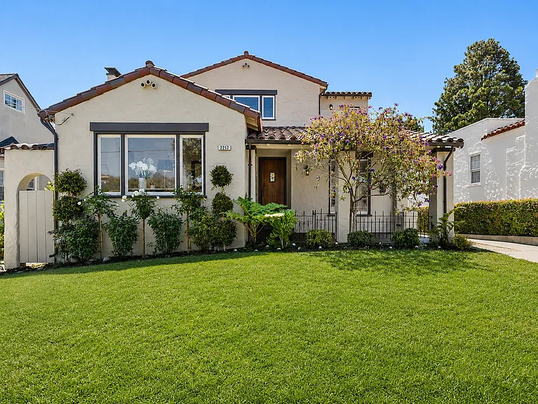 2217 Adeline Dr — Photo 1