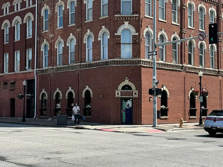 246 W 3rd St — Photo 9