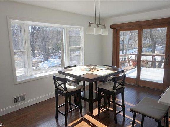 UPSTAIRS EAT IN KITCHEN AREA