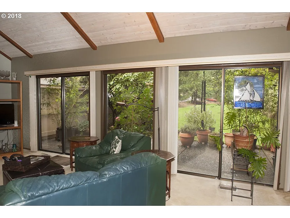 13602 NE Regents Dr photo 1
