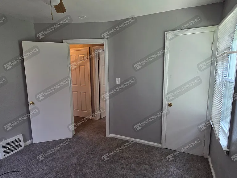 11591 Roxbury St — Photo 9