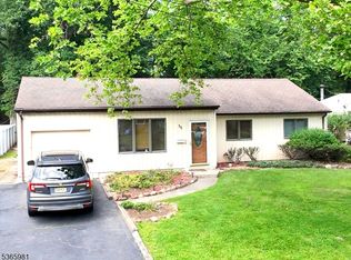 35 Ashwood Dr, Livingston, NJ 07039