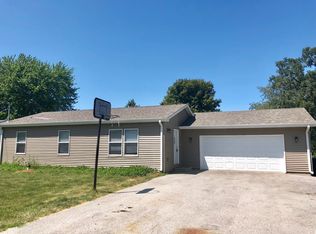 333 Swanson Rd, Sycamore, IL 60178