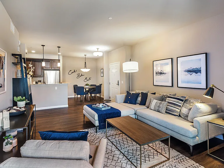 Canyon Oaks Luxury Apartments — Photo 41
