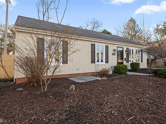 2nd image of 401 Columbia Rd