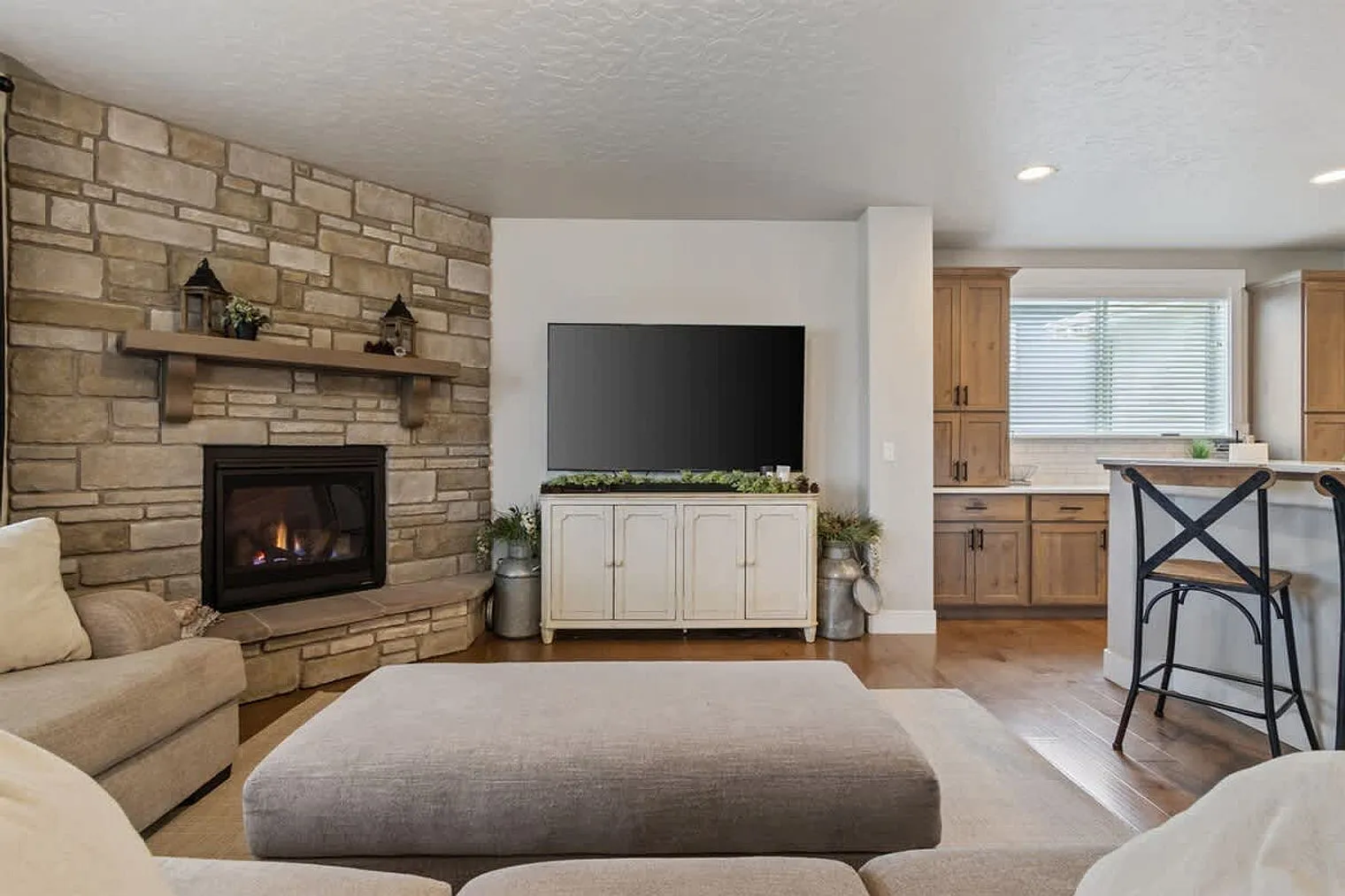 5 bed, 3.0 bath, $12,692 — Photo 2