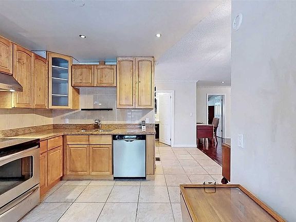 5th image of 249 Palmer Ave