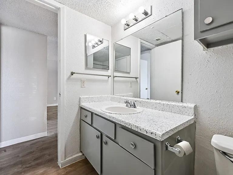 Pine Creek Apartments — Photo 56