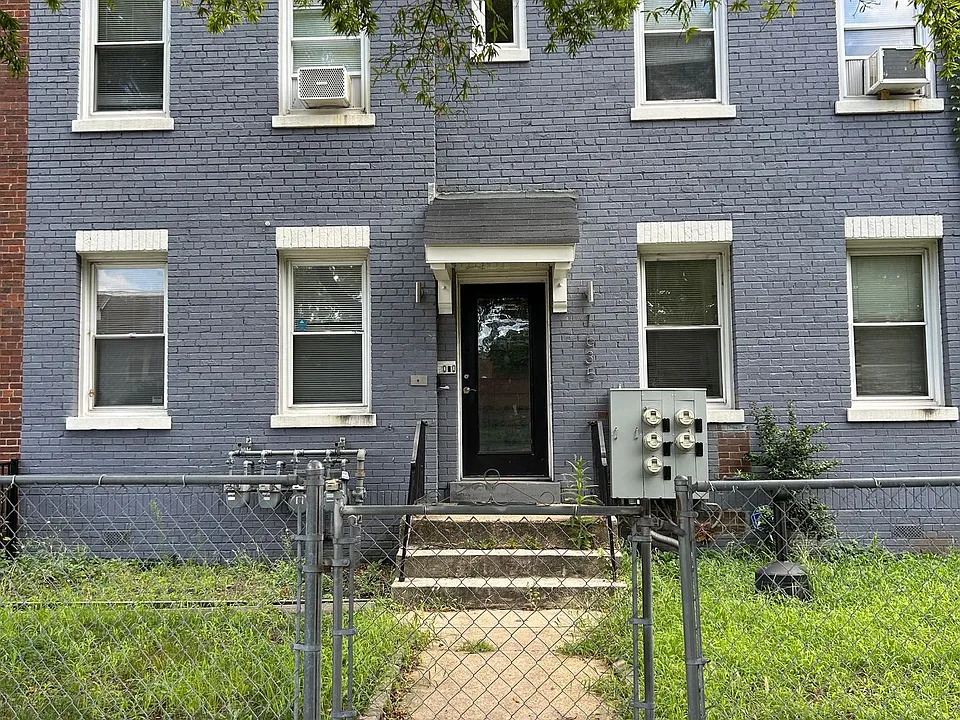 1635 W Virginia Ave NE