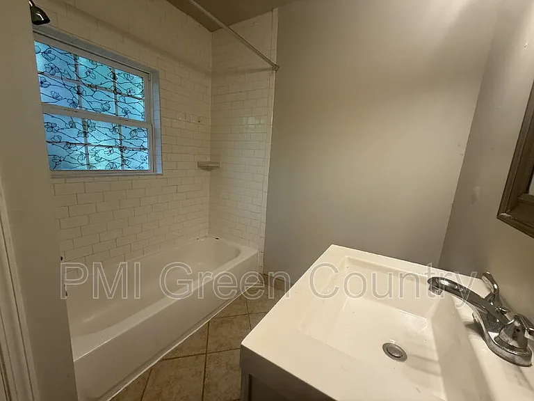 519 E Zion St — Photo 9