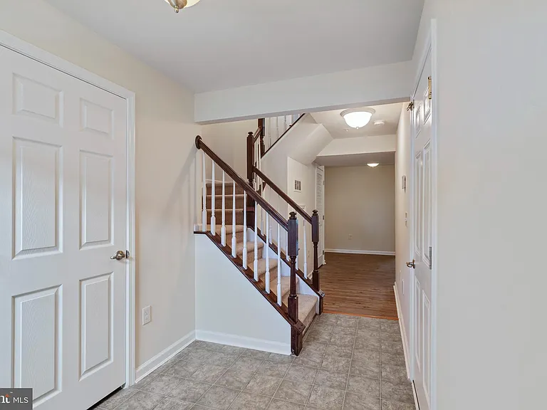 201 Susan Cir — Photo 7