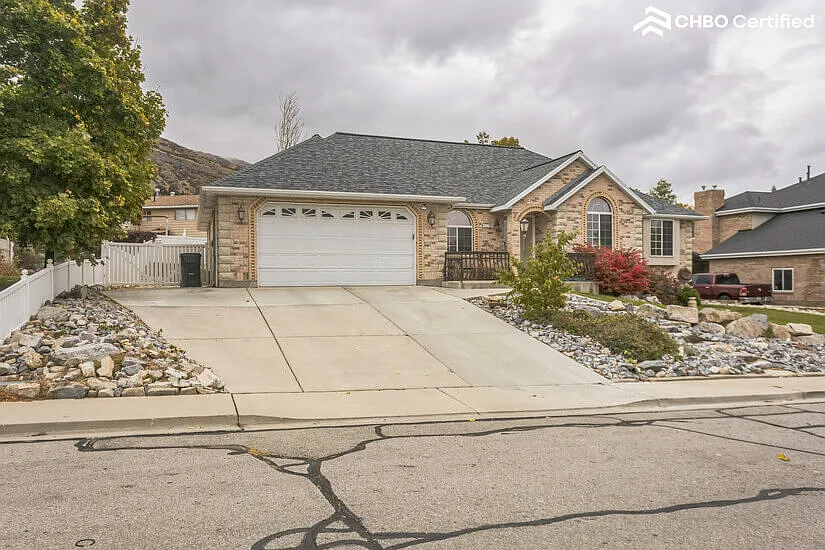 Beautiful Pleasant Grove Home — Photo 2