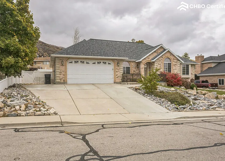 527 S Fort Dr — Photo 2