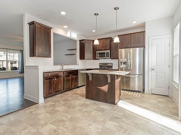 3rd image of 102 Harvest Oaks Ln #56