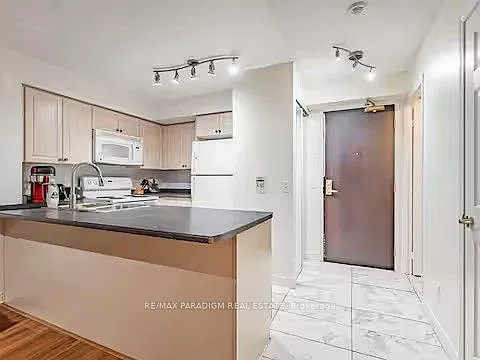 30 Grand Trunk Cres #3703 — Photo 7