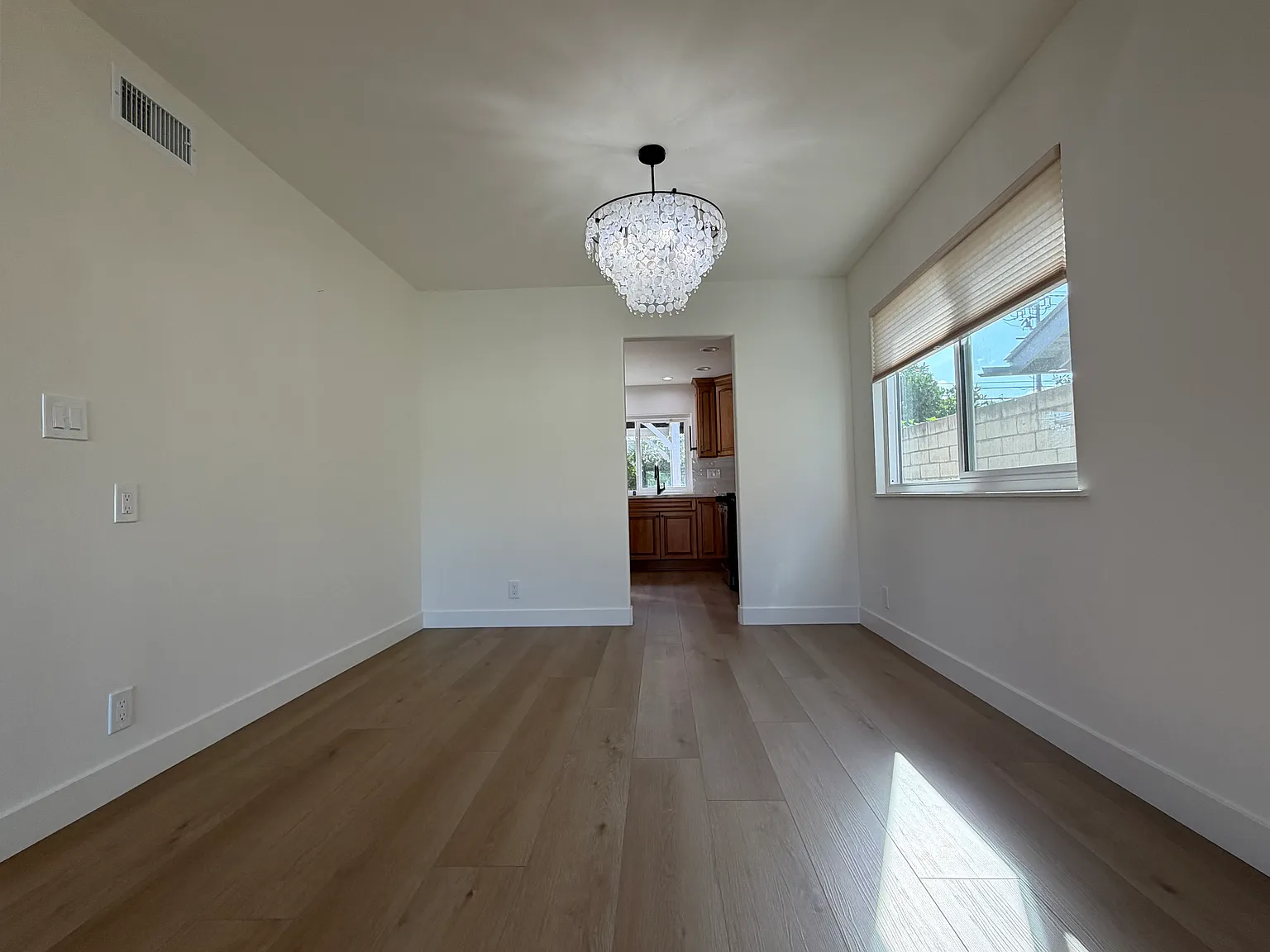 4 bed, 2034 sqft, $5,400 — Photo 3