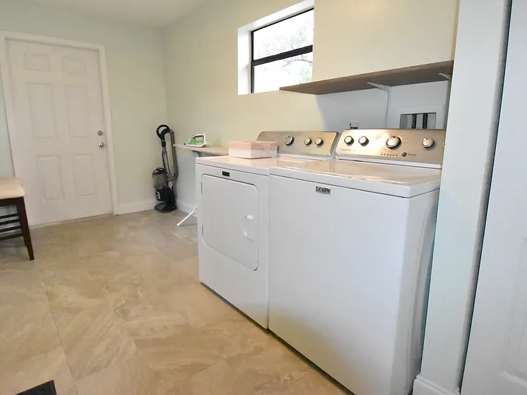 81st Ct — Photo 6
