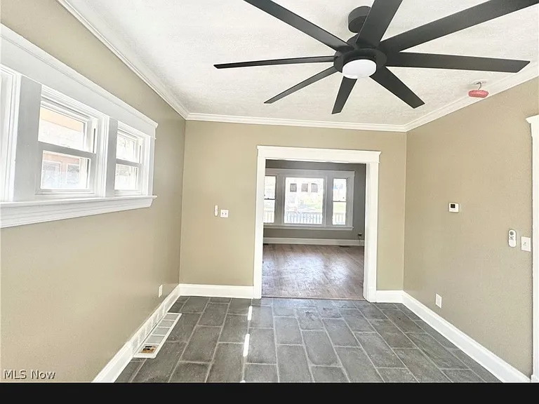 9606 Parmelee Ave — Photo 10