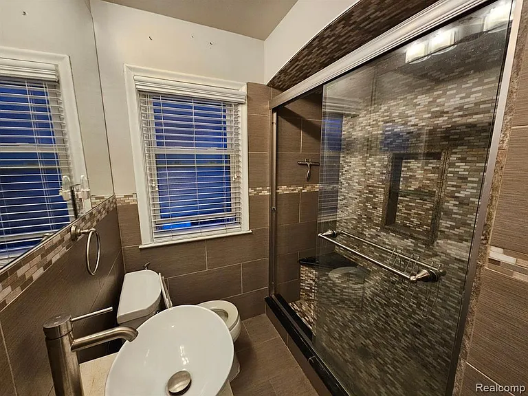 1501 N Silvery Ln — Photo 20