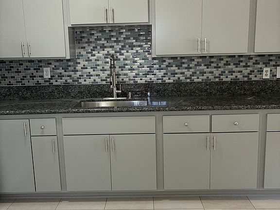 2nd image of 155 W 21st St