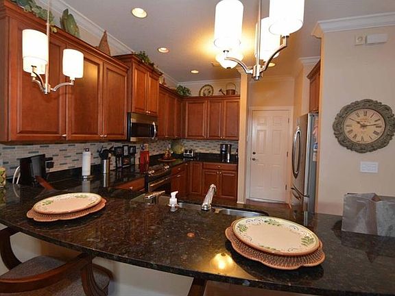 5th image of 214 Valencia Cir