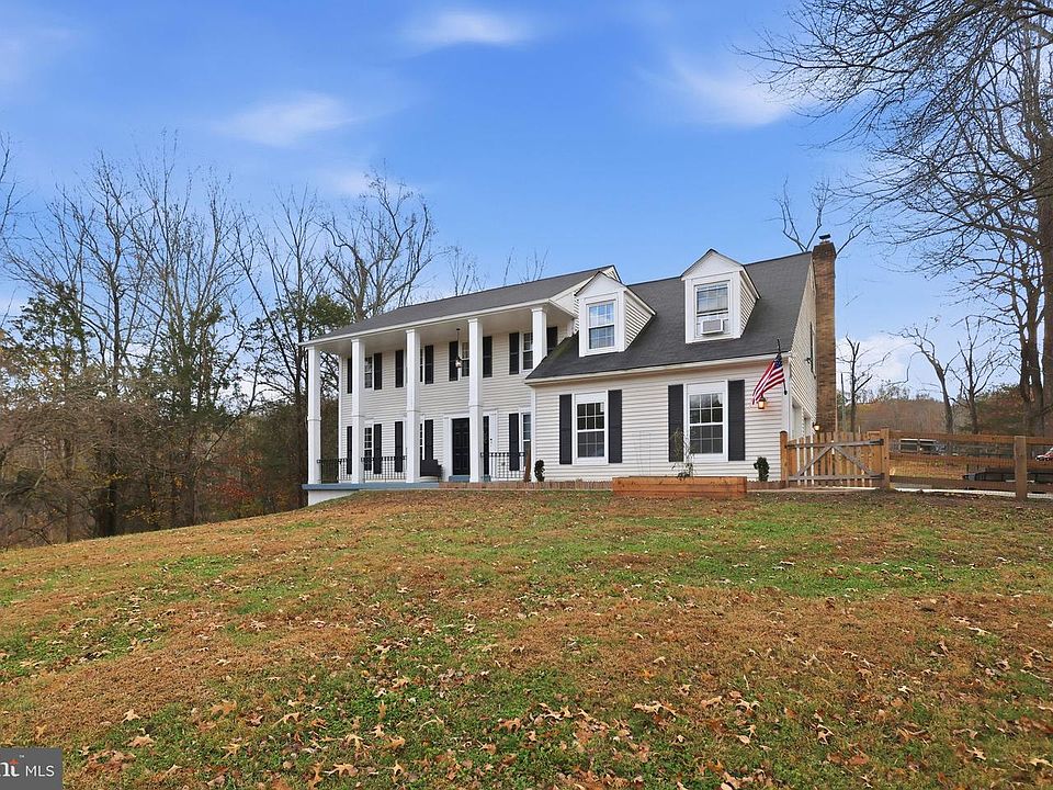 1st image of 6047 Greenway Ct