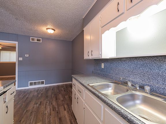 3rd image of 1308 Harris Ave #35