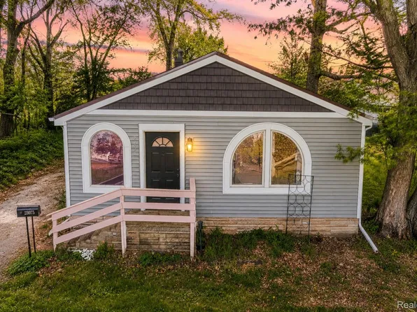 23075 Vance Ave, Hazel Park, MI 48030