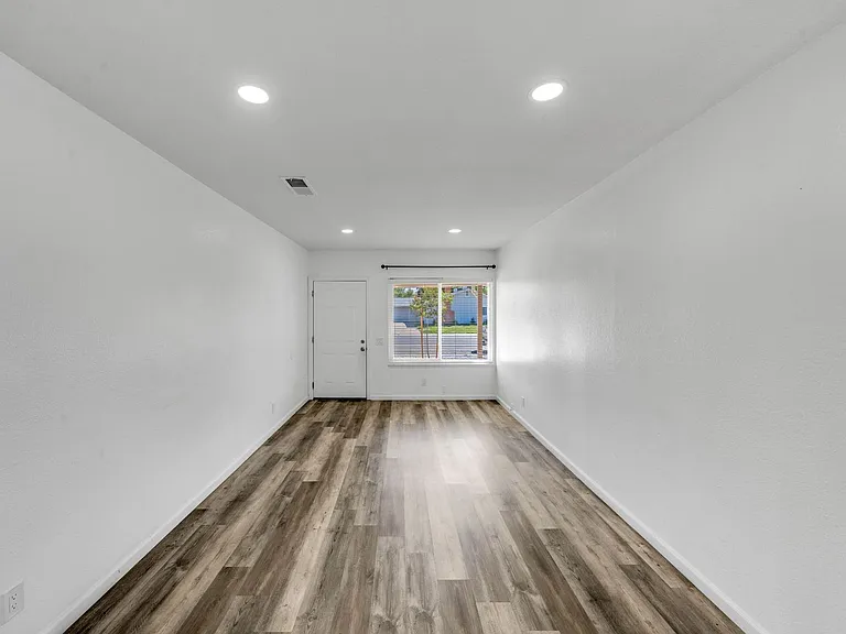 9681 Lake Natoma Dr — Photo 10