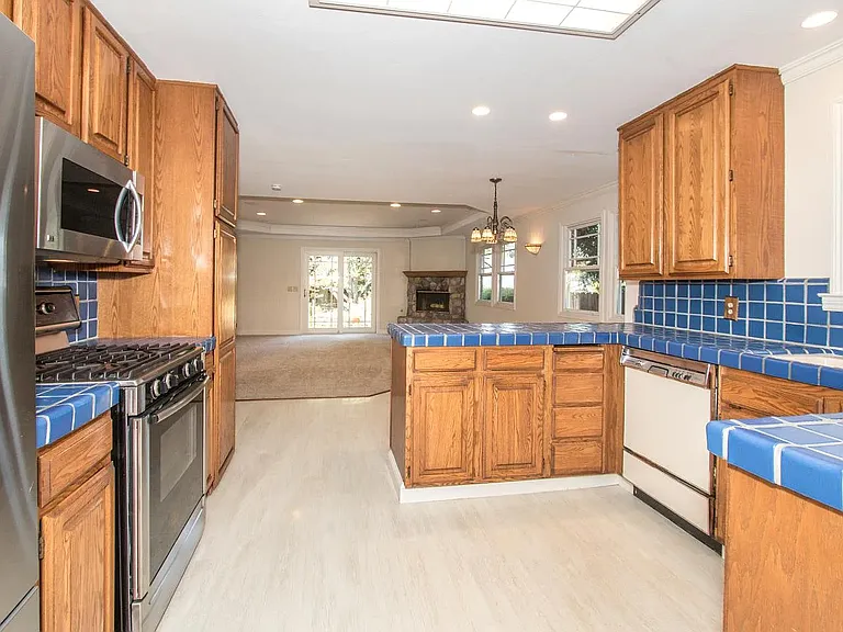 85 Hillview Ave — Photo 8