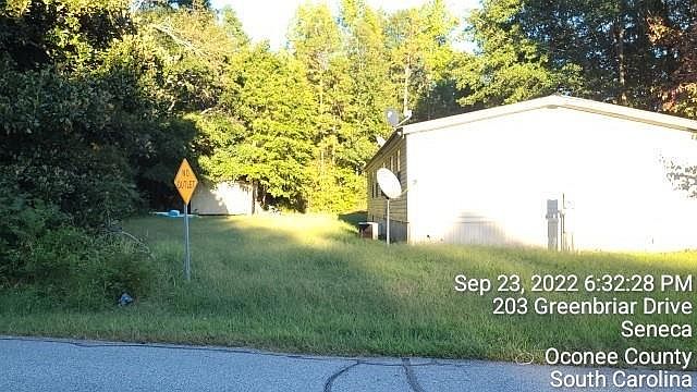 2nd image of 202 Noway Cir