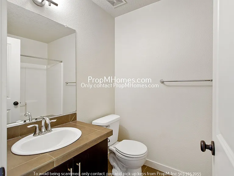 610 NE Garswood Ln — Photo 12