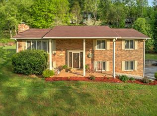 604 Foothills Rd, Kingsport, TN 37663
