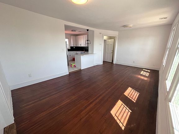 5th image of 3905 Hylan Blvd Floor 2