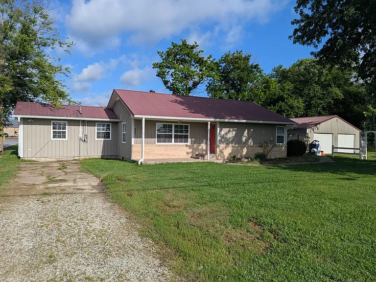 320 S Country Club Rd — Photo 2