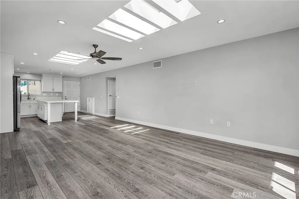2 bed, 1077 sqft, $5,000 — Photo 4