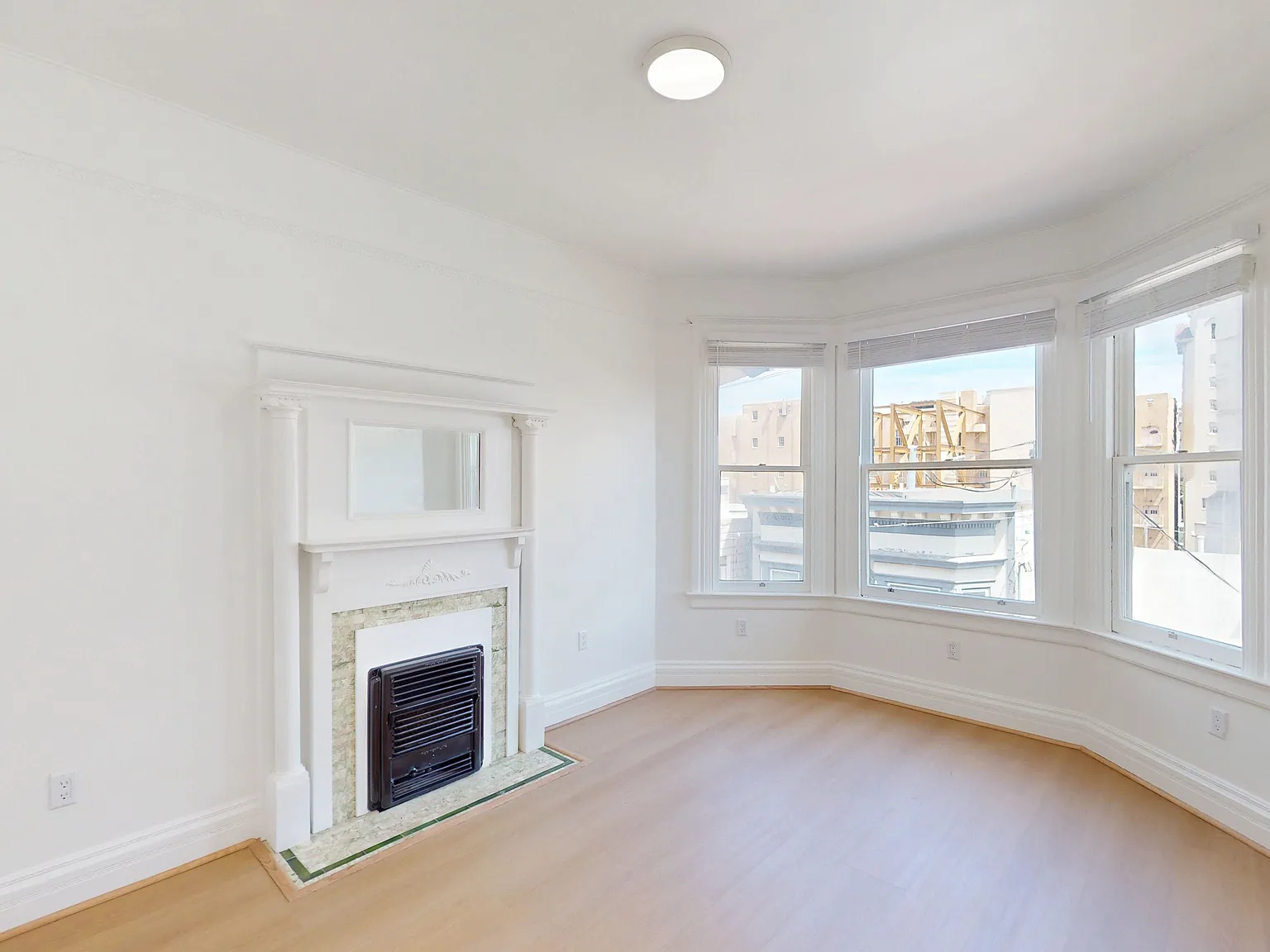 Updated 2BR with In-Unit Laundry | Pet Friendly | Mission District — Photo 3