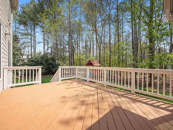 3rd image of 105 Baynes Ct