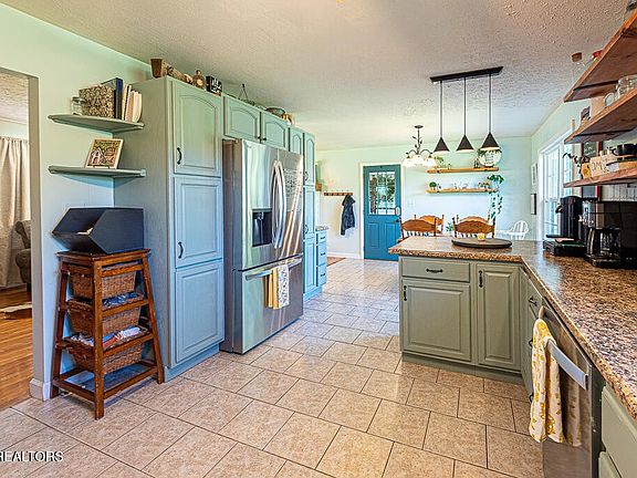 4th image of 211 County Road 577