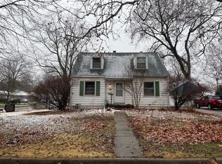 1301 Winding Ln, Champaign, IL